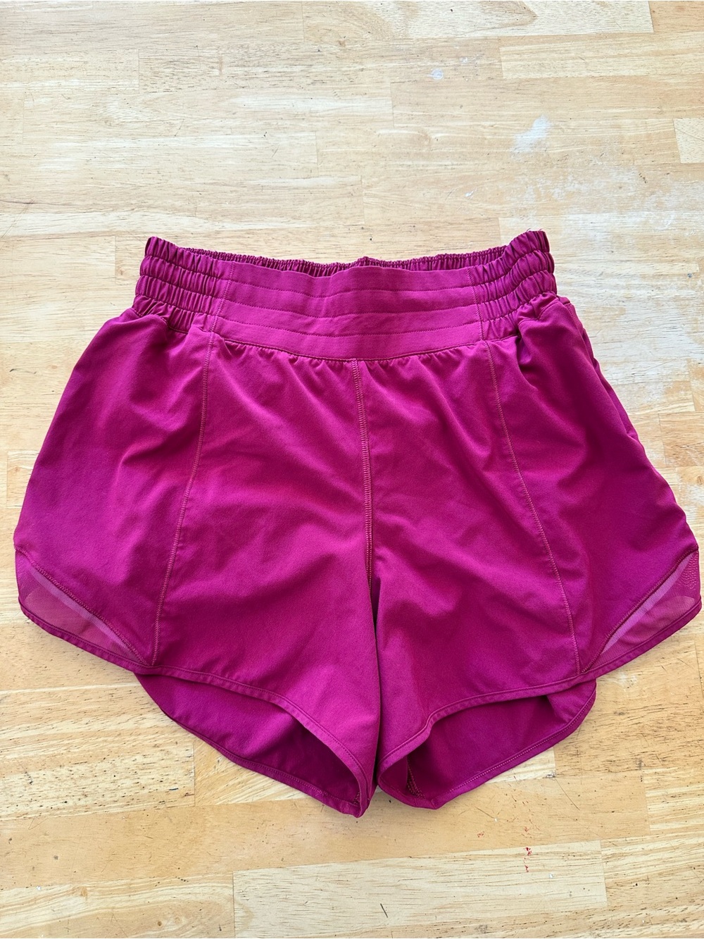 Lululemon hotty hot shorts size 6
